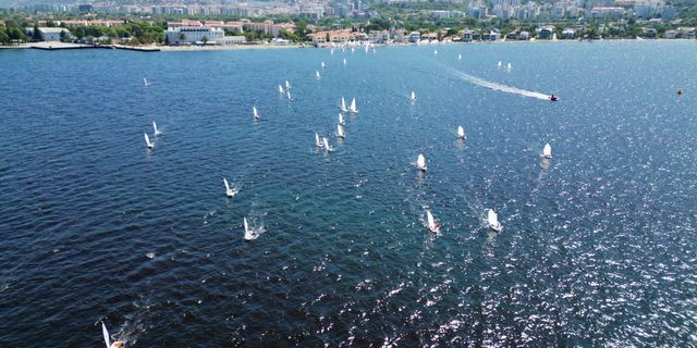 Narlıdere'den Açılan Yelkenler, İzmir Körfezi'nde Görsel Şölen Yaşattı