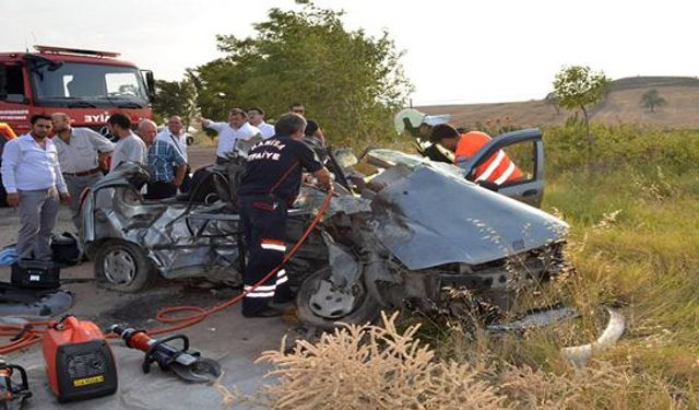 Manisa'da trafik kazası: 3 ölü, 4 yaralı