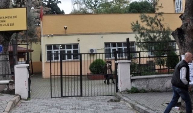 Bornova'da  Liseli Öğrencilerin Şakalaşması Kanlı Bitti