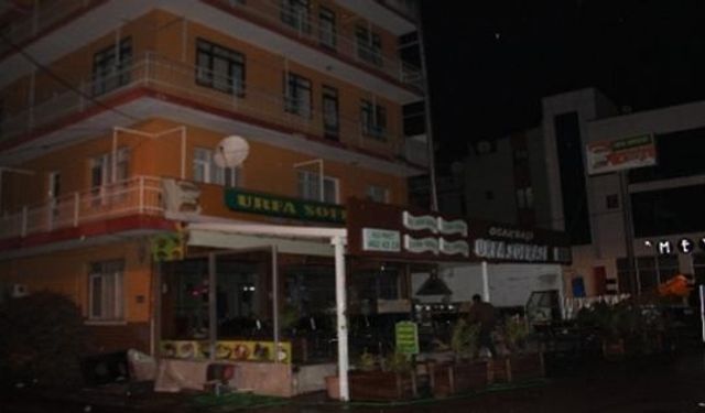 İzmir'de Çökme Tehlikesiyle 2 Bina Boşaltıldı