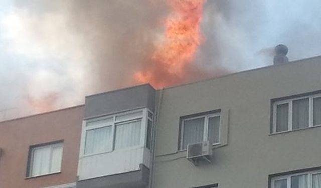 İzmir'in Buca ilçesinde büyük bir binada yangın 