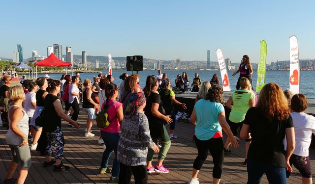 Bayraklı Sahilindeki Spor Aktivitesi Büyük ilgi Gördü