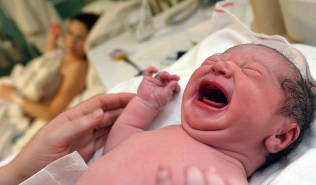 Bayraklı Şehir Hastanesinde İlk Bebek Dünya'ya Geldi