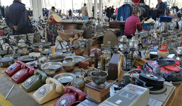 İzmir’in Antika Pazarı Halkapınar’da Açıldı