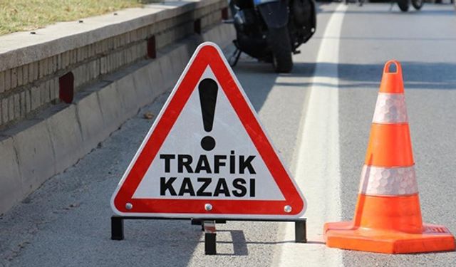 İzmir'de 5 Aracın Karıştığı Kaza Trafiği Kilitledi