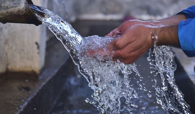 “Yetersiz Su tüketimi Eklem Ağrılarına Neden Olabilir”