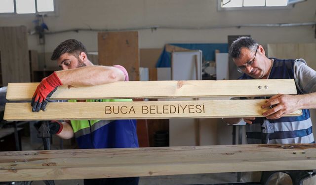 Buca’da Ahşap Atıklar Kent Mobilyasına Dönüştürülüyor