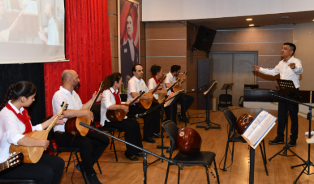 Çiğli Belediyesi Bağlama Kursiyerlerinden Eşsiz Konser