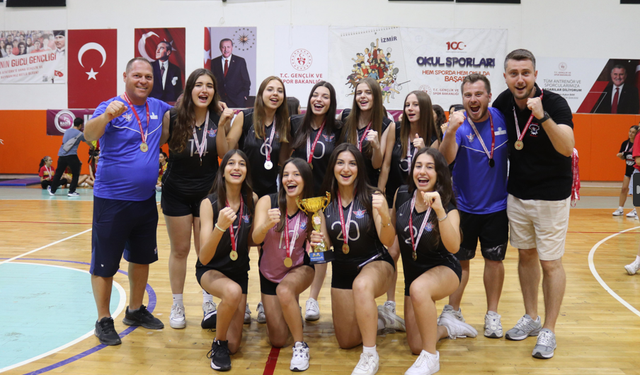 Ege Atletik Voleybolda İzmir Şampiyonu