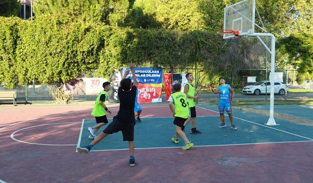 Genç sporcular basketbol için yarıştı