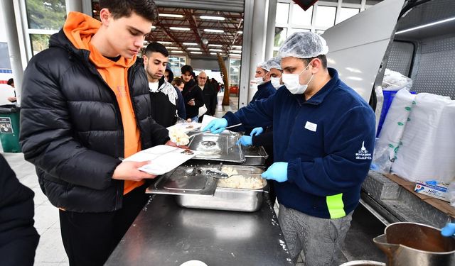İzmir Büyükşehir'den öğrencilere ücretsiz yemek