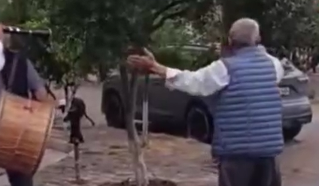 Galatasaray'ın şampiyonluğunu davul zurnayla kutladı