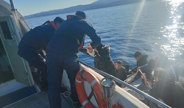 İzmir Sahil Güvenlik 21 kaçak göçmeni yakaladı