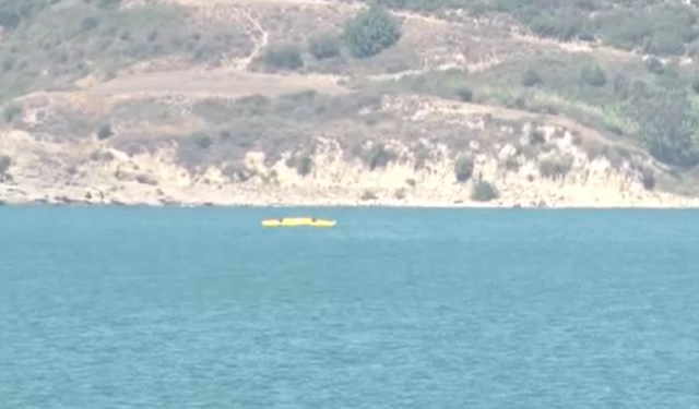 Yangın söndürme uçağı göle düştü