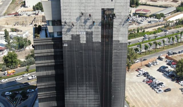 Yangındaki büyük hasar gün aydınlanınca ortaya çıktı