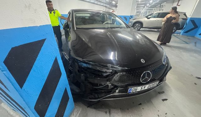 Çeşme'de vale 7 milyonluk aracı mahvetti