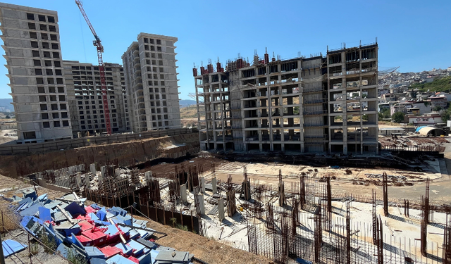 İzmir'deki Kooperatif Mağdurları, Yolsuzluk Projesini Anlattı