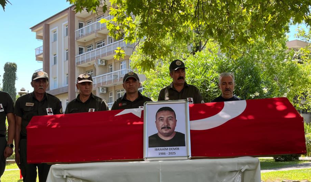 İzmir'deki yangında hayatını kaybeden şehite son yolculuk..