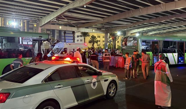 Mekke'de Ring Otobüsü Türk Kafilesine Çarptı: 1 Ölü, 2 Yaralı