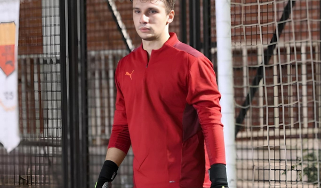 İzmirli Kaleci Kaan Tınmaz Takımsız Kaldı, Halı Sahaya Kiralık Kaleci Oldu