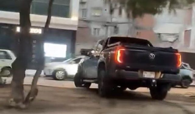 İzmir’de orta refüjden karşı yöne geçen sürücüye ceza yağdı