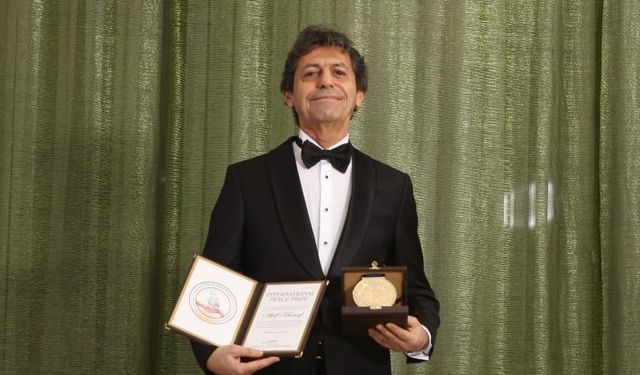 Ünlü Yazar Akif Manaf 2025 Yılı International Peace Prize Ödülü’nü Aldı