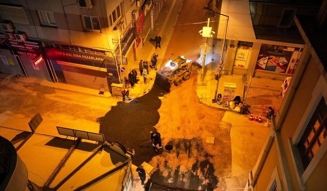 Alsancak’ta altyapısı tamamlanan sokaklar asfaltlanıyor
