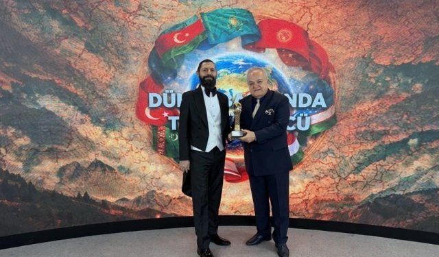 Akif Manaf’a “Türk Dünyası Barış Ödülü” Verildi