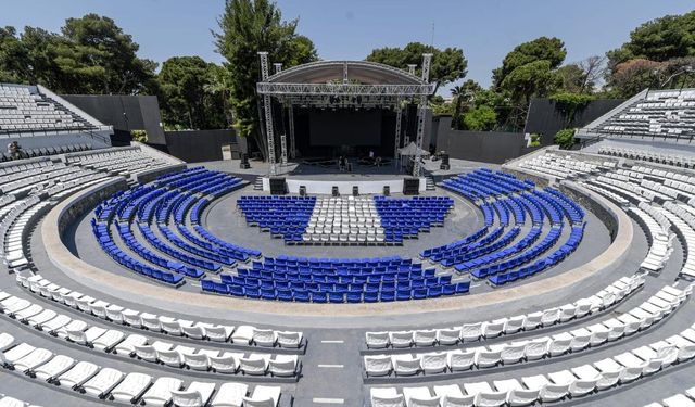 İzmir Büyükşehir Belediyesi, Atatürk Açıkhava Tiyatrosu’nu Yeni Sezona Hazırladı.
