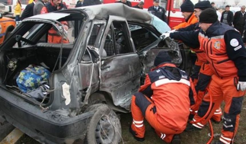  Afyonkarahisar-İzmir karayolu'nda trafik kazası 