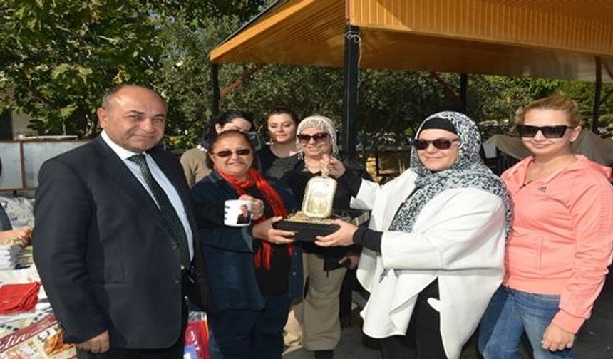 Çiğli'nin ilk sosyete pazarı açıldı 