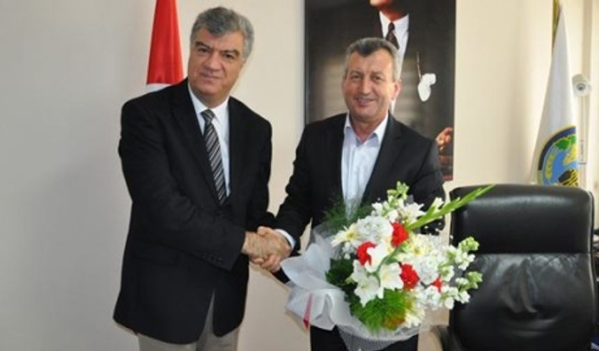 Menemen'in Şahin Başkanı'na CHP'den çiçekli teşekkür 