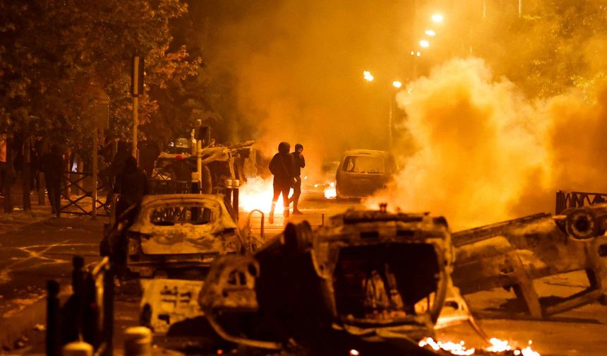 Fransa'da Olaylar Büyüyor Ohal İlan Edilebilir