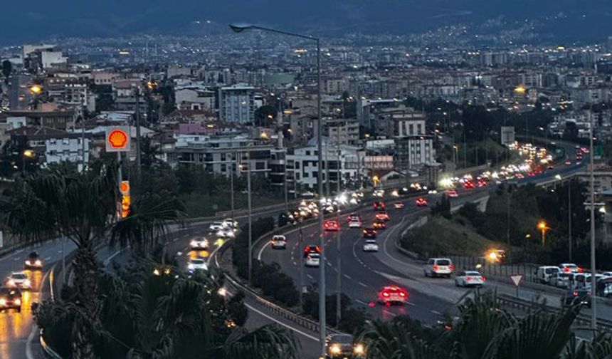 İzmir'de Trafiğe Kayıtlı Araç Sayısı Dudak Uçuklattı