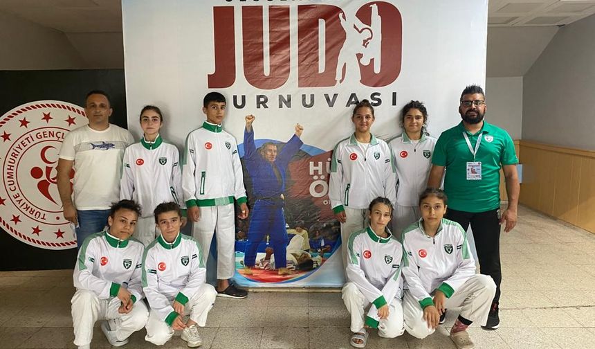 İzmir Yeşilay Spor Kulübü Başarıya Doymuyor