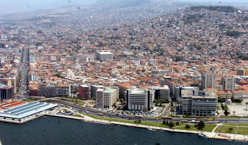 İzmir'de Deprem Meydana Geldi