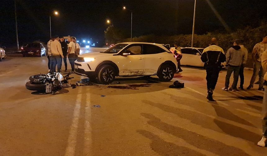 İzmir'de Motosiklet Otomobil İle Çarpıştı 2 Ölü