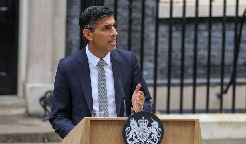 İngiltere Başbakanı Rishi Sunak Göçmenlere Kapıyı Kapattı