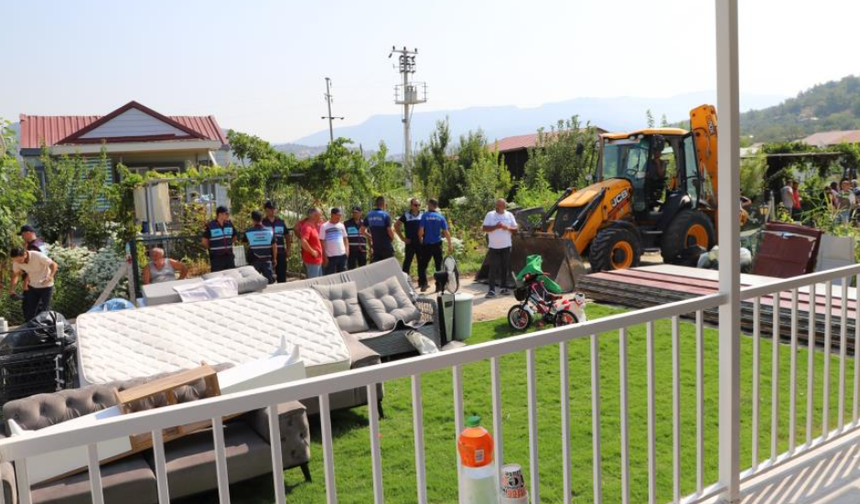 Menderes'te hobi bahçeleri yıkılıyor