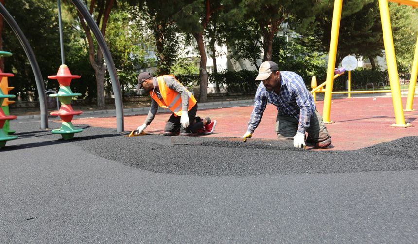 Bayraklı'da parklar yenileniyor