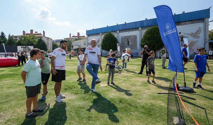 Gaziemirliler kentleri ve sağlıkları için spor yaptı