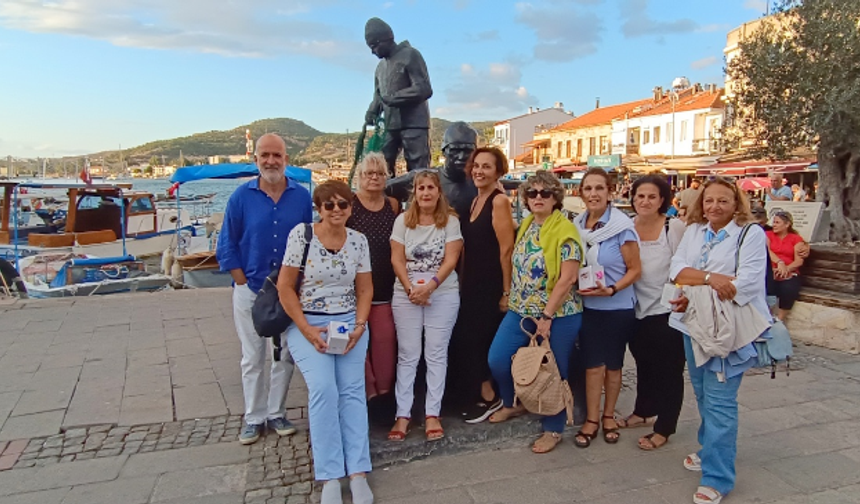 Foça, adalardan gelen Yunanlı turistleri ağırlıyor.