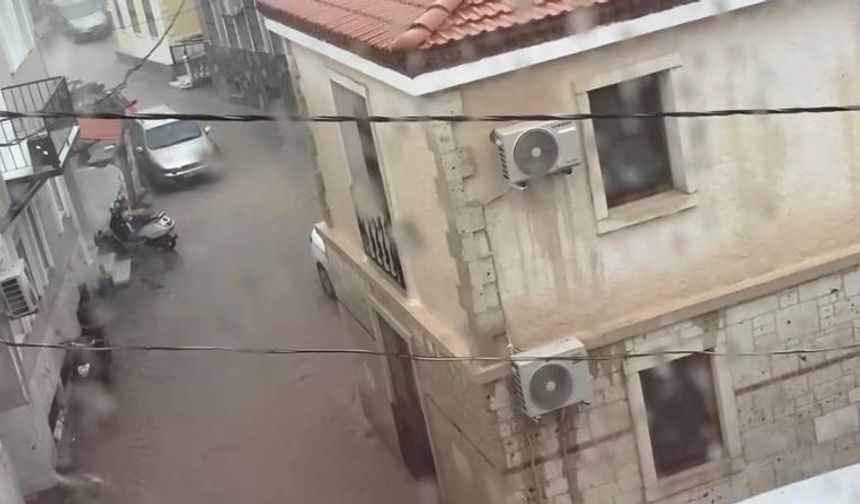 Çeşme'de caddeler göle döndü