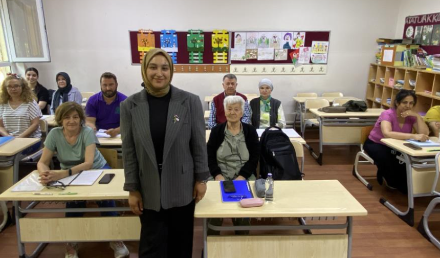 Almanya'daki torunu için 71 yaşında dil öğreniyor
