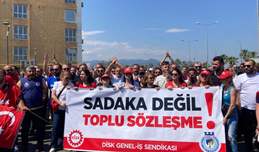 Grevde olan İzmir Büyükşehir çalışanlarından dev yürüyüş