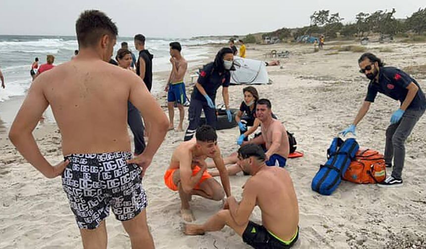 İzmir’de denize giren genç boğuldu..