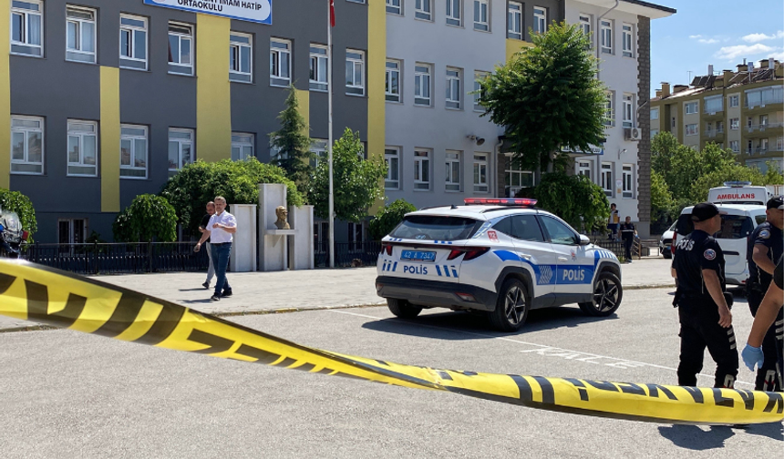 Konya'da Bir Öğretmen Okulda Uğradığı Silahlı Saldırıda Hayatını Kaybetti