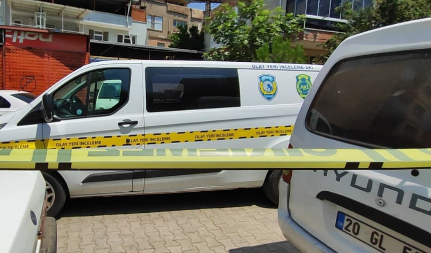 İzmir'de 75 Yaşındaki Adam karısını öldürüp Canına Kıydı