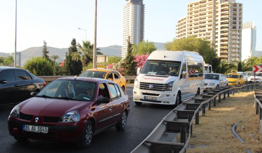 İzmir'de trafiğe kayıtlı araç sayısı 2 milyonu aştı
