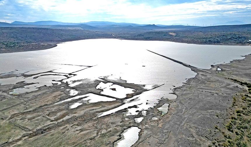 Çeşme Barajı'nda su korkutan seviyeye düştü